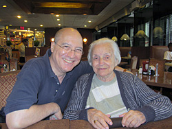 Gisela Fobar und ihr Sohn Dov