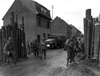US-Soldaten in Bliesheim am 3. Mai 1945